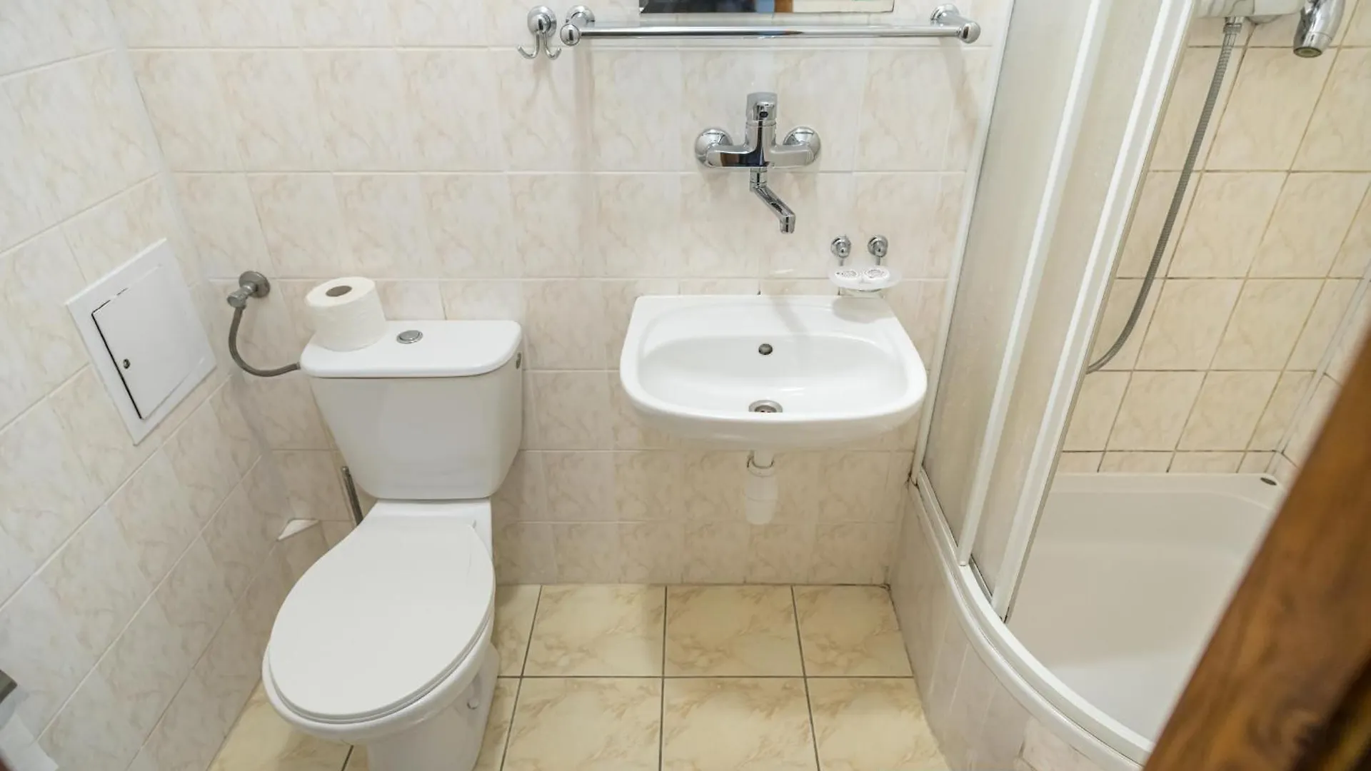Hotel Dobre Miejsce Dom Rekolekcyjny Warszawa Kompleks wypoczynkowy